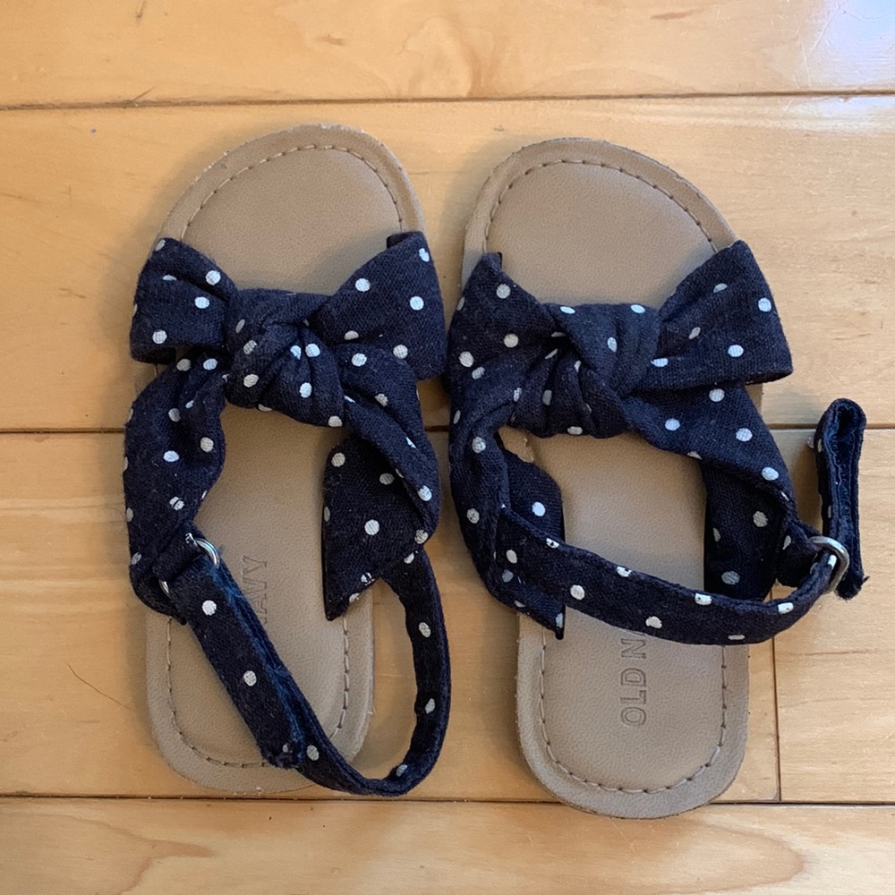 Old Navy navy and white toddler sandals, size 7